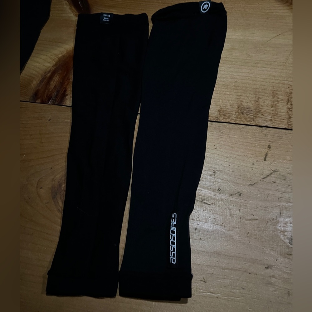 Assos Assosoires Arm Foil
Black Series, II